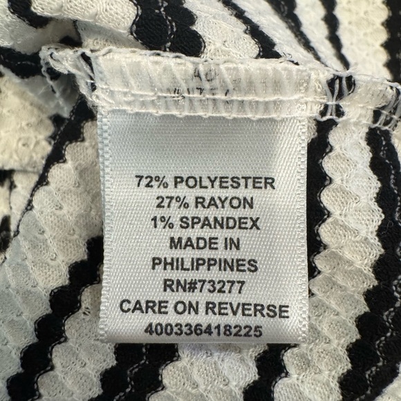 ELLE Black & White Geometric Scallop Stripe Cap Sleeve High Neck Top Size Large - Picture 7 of 9